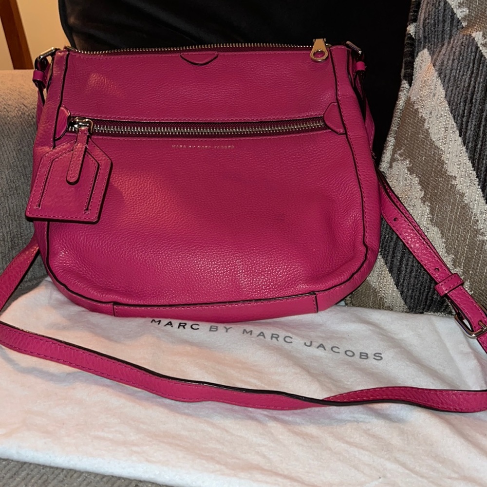MARC BY MARC JACOBS
GLOBETROTTER KIT CALLEY
CROSSBODY BAG
USED CONDITION
